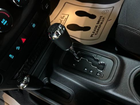 Used 2015 Jeep Wrangler Sahara w/ Dual Top Group image 18