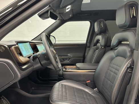 Used 2025 Rivian R1T Premium image 11