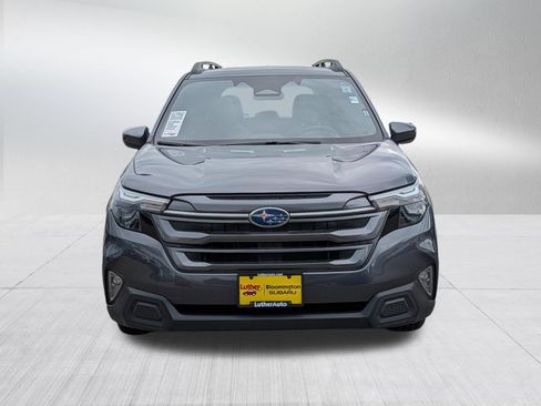 Used 2025 Subaru Forester Premium AWD/4WD image 2