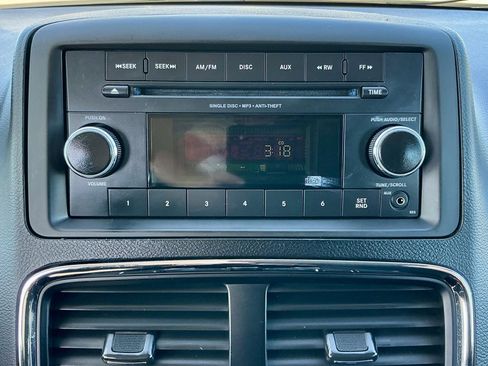 Used 2015 Dodge Grand Caravan American Value Package image 31