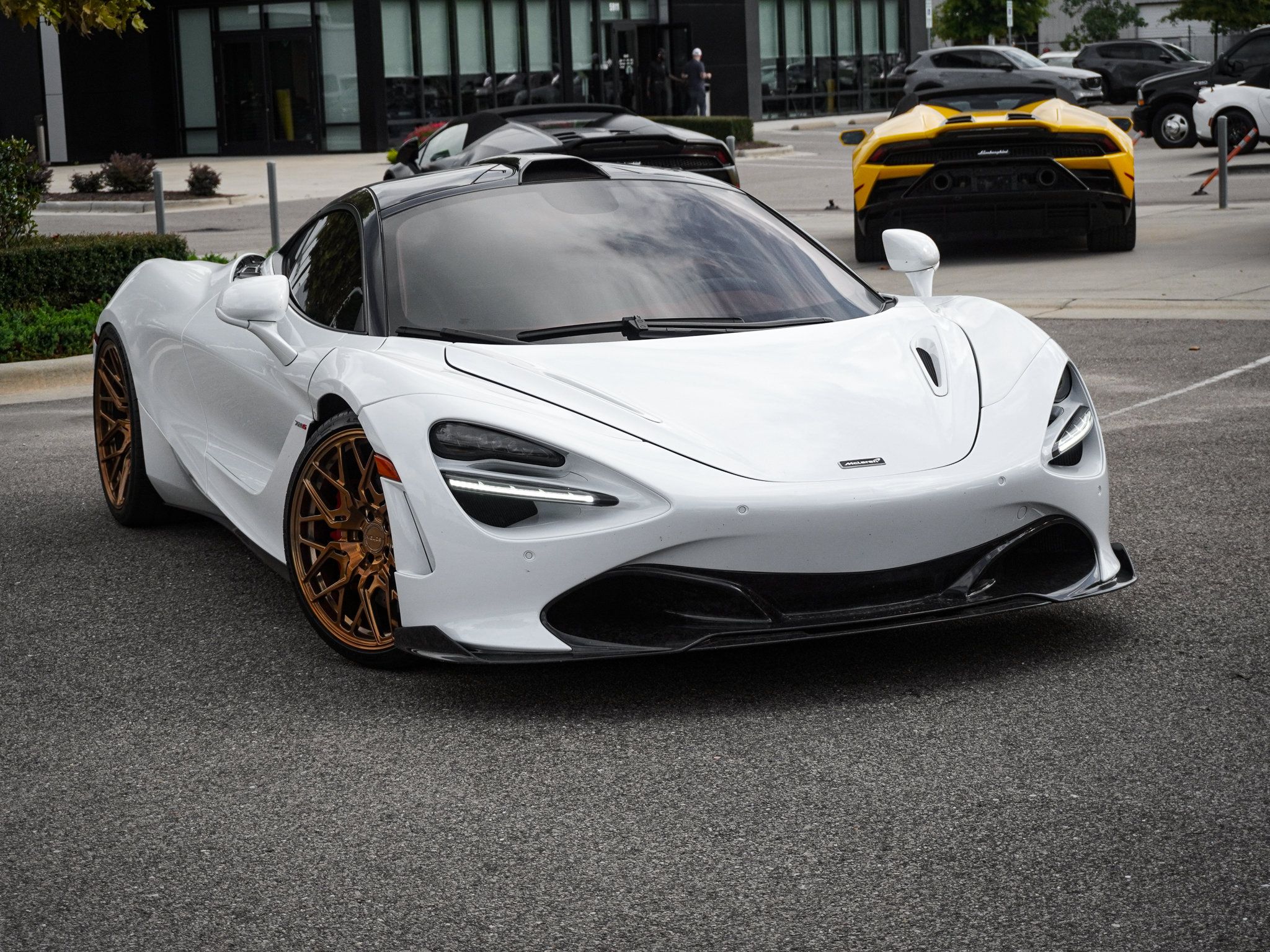 Used 2019 McLaren 720S RWD image 2