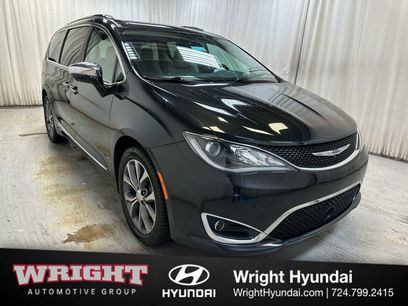 Used 2017 Chrysler Pacifica Limited w/ Advanced Safetytec Group