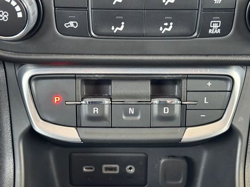 Used 2024 GMC Terrain SLE FWD image 16