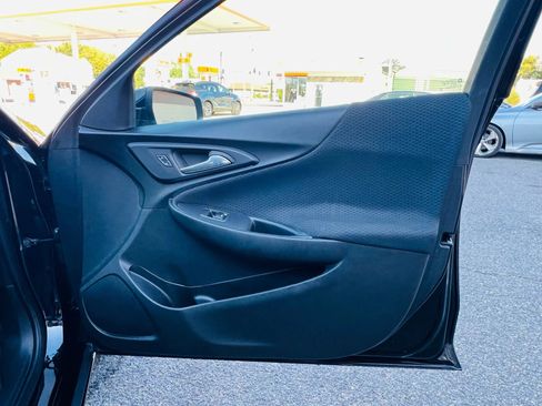 Used 2018 Chevrolet Malibu LT image 4