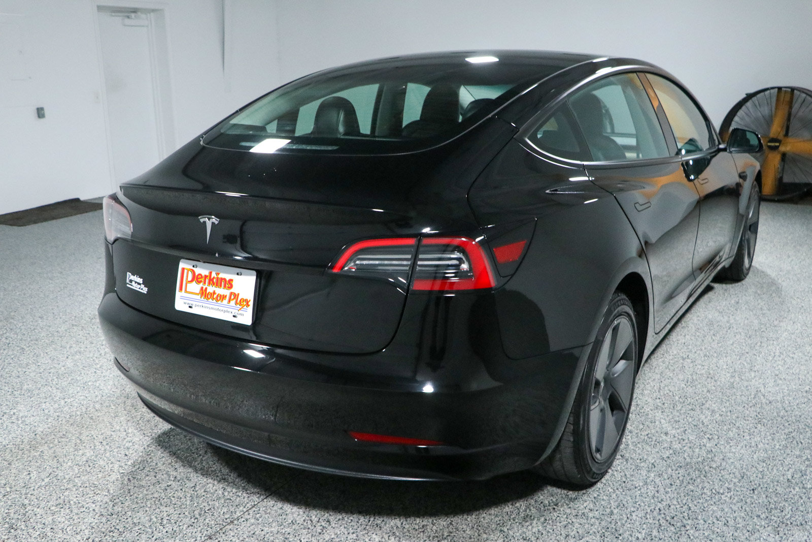 Used 2023 Tesla Model 3 Standard Range RWD image 7
