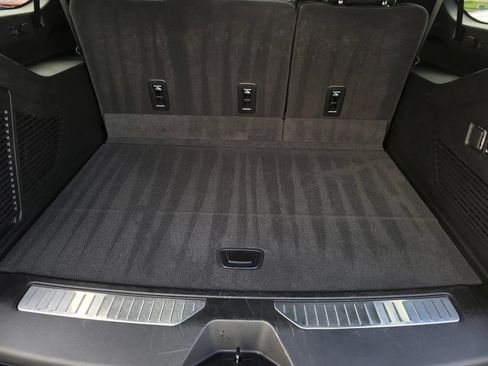 Used 2025 Chevrolet Suburban Premier RWD image 10