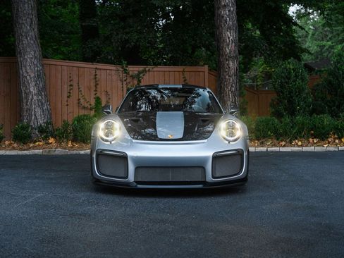 Used 2018 Porsche 911 GT2 RS image 3