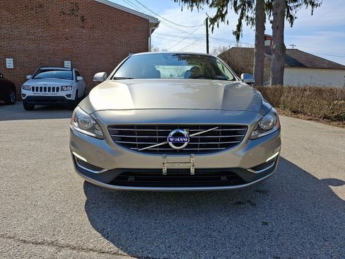 Used 2016 Volvo S60 T5 Premier image 2