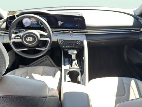 Used 2025 Hyundai Elantra Limited image 13