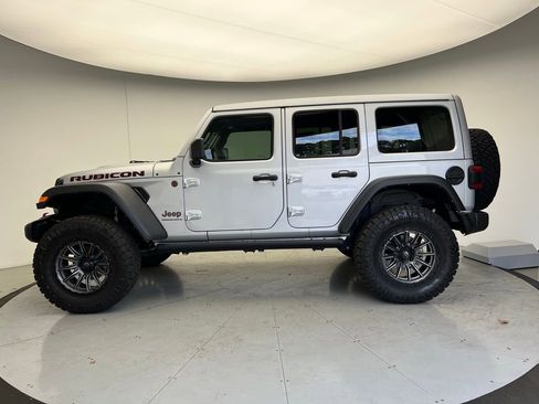 Used 2024 Jeep Wrangler Unlimited Rubicon w/ Technology Group image 2
