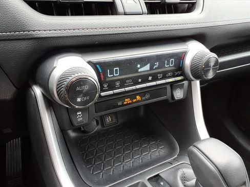 Used 2025 Toyota RAV4 XLE FWD image 22