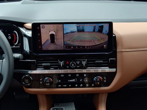 New 2026 Nissan Pathfinder Platinum FWD image 9