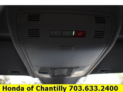 Used 2023 Volkswagen Tiguan SE image 19