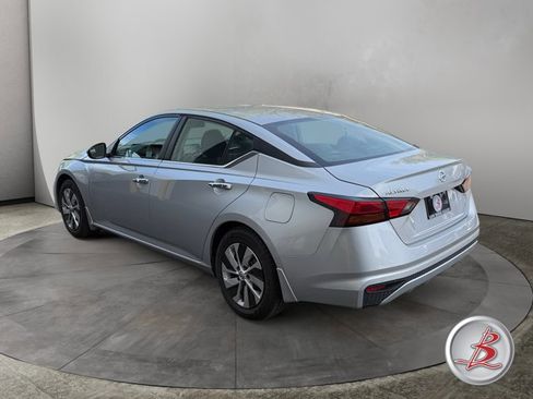 Used 2021 Nissan Altima 2.5 S w/ Driver Assist Package FWD image 3