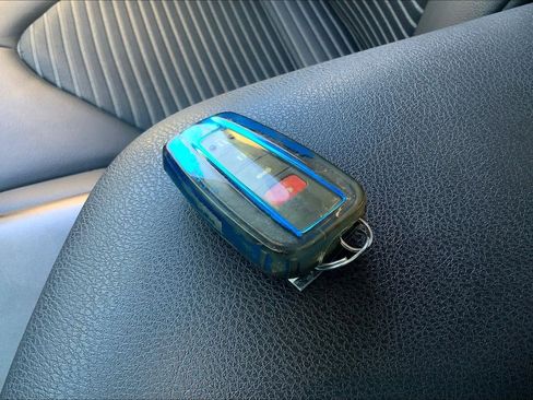 Used 2023 Toyota Camry SE image 14