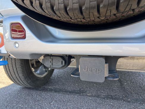 Used 2023 Jeep Wrangler Unlimited Sahara AWD/4WD image 9