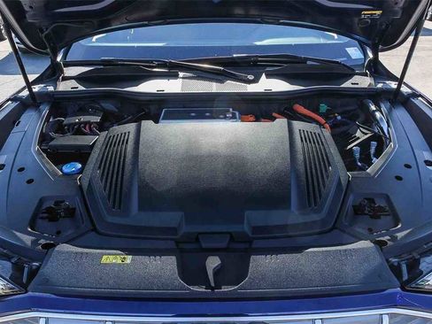 Used 2022 Audi e-tron Premium Plus w/ Premium Plus Package image 27