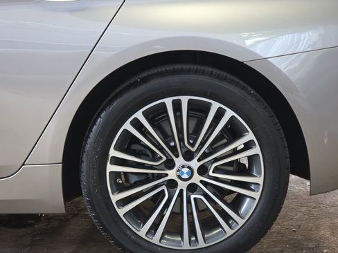 Used 2019 BMW 530i w/ Convenience Package RWD image 38