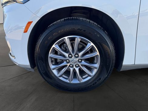 Used 2024 Buick Enclave Essence image 14