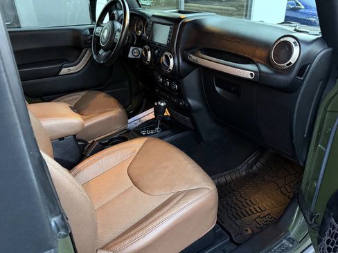 Used 2016 Jeep Wrangler Sahara image 10