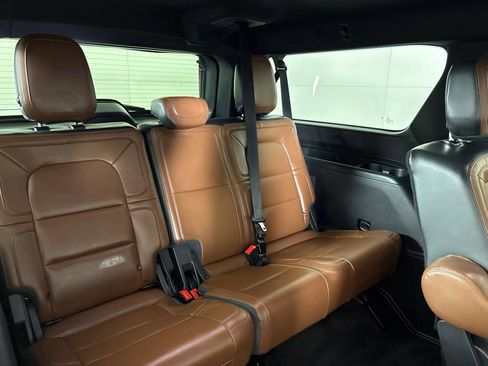 Used 2023 Lincoln Navigator L Reserve AWD/4WD image 23