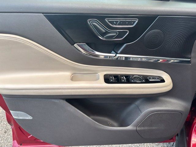 Used 2023 Lincoln Corsair AWD w/ Equipment Group 101A image 13