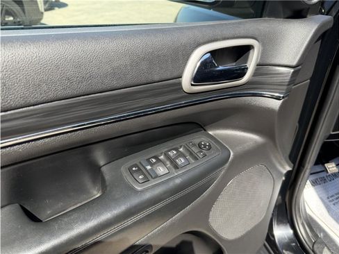 Used 2020 Jeep Grand Cherokee Limited AWD/4WD image 17