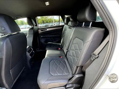 Certified 2025 Volkswagen Atlas Cross Sport SE AWD/4WD image 17