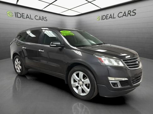 Used 2016 Chevrolet Traverse LT w/ Style and Technology Package FWD image 3