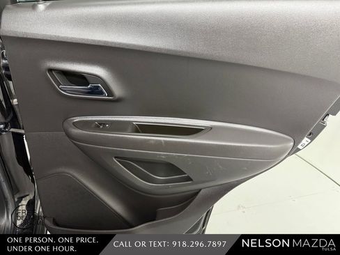 Used 2020 Chevrolet Trax LT w/ Redline Edition FWD image 40