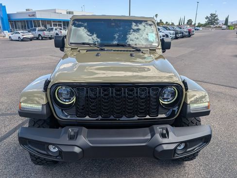 Used 2025 Jeep Gladiator Sport AWD/4WD image 6