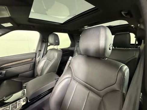 Used 2020 Land Rover Discovery HSE image 14