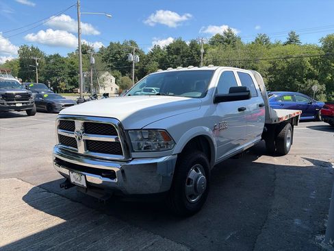 Used 2018 RAM 3500 Tradesman w/ Chrome Appearance Group AWD/4WD image 3