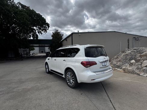 Used 2017 INFINITI QX80 2WD w/ Driver Assistance Package image 3
