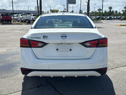 Used 2025 Nissan Altima 2.5 SV FWD image 5