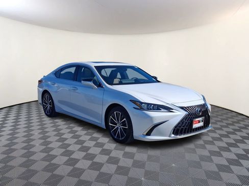 Used 2022 Lexus ES 350 w/ Premium Package image 4