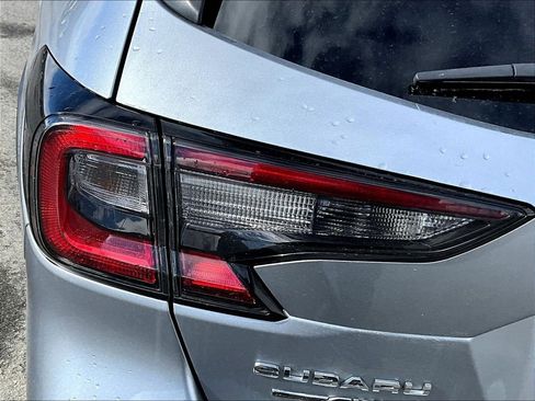 Used 2024 Subaru Outback Premium AWD/4WD image 31