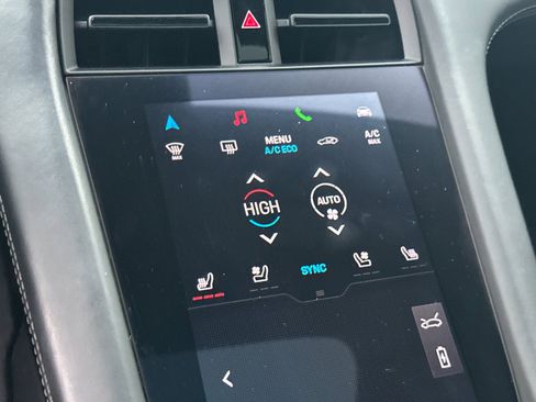 Used 2022 Porsche Taycan 4S image 20