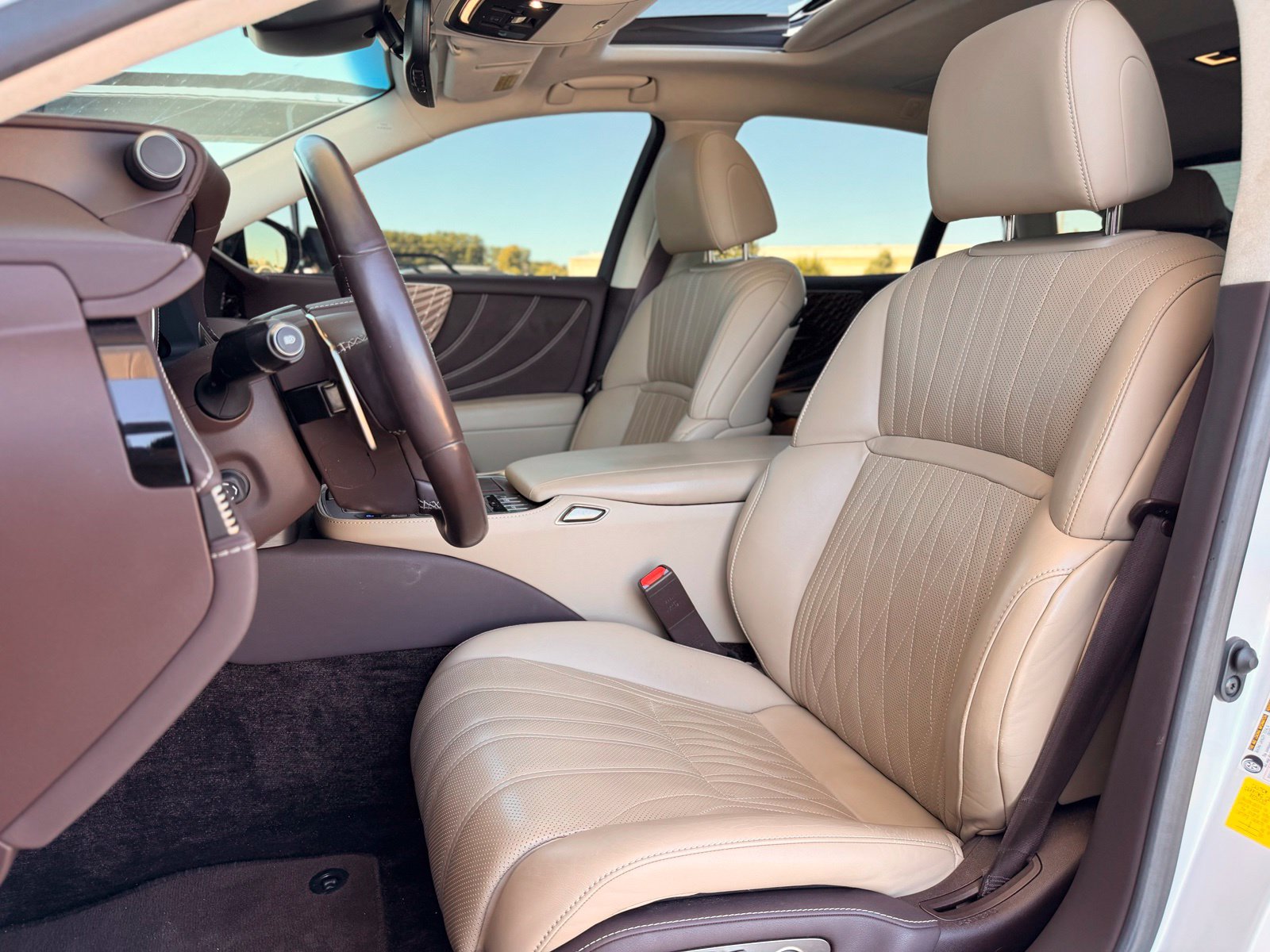 Used 2020 Lexus LS 500 w/ Interior Upgrade Package RWD image 33
