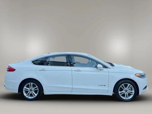 Used 2019 Ford Fusion SE FWD image 16