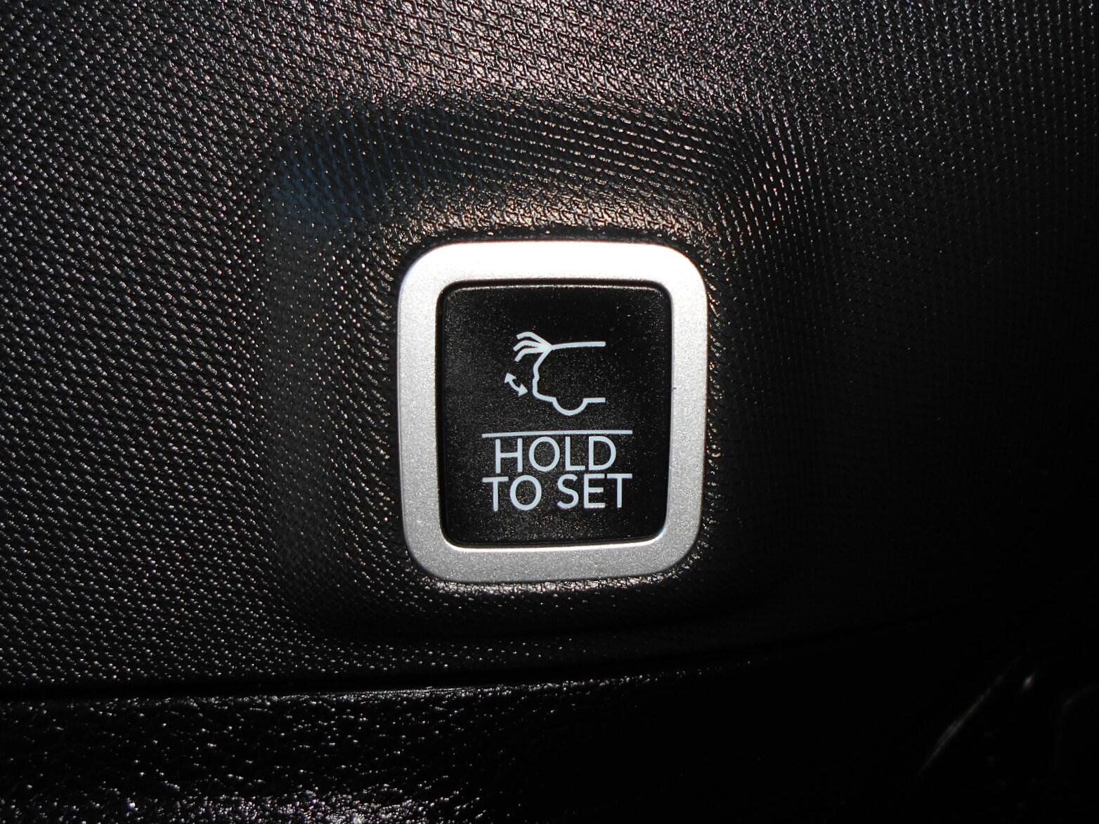 Used 2023 Jeep Grand Cherokee Limited AWD/4WD image 22