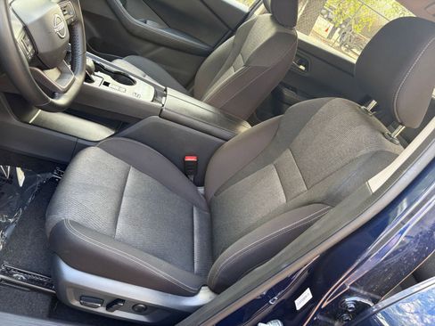 Used 2025 Nissan Rogue SV image 33