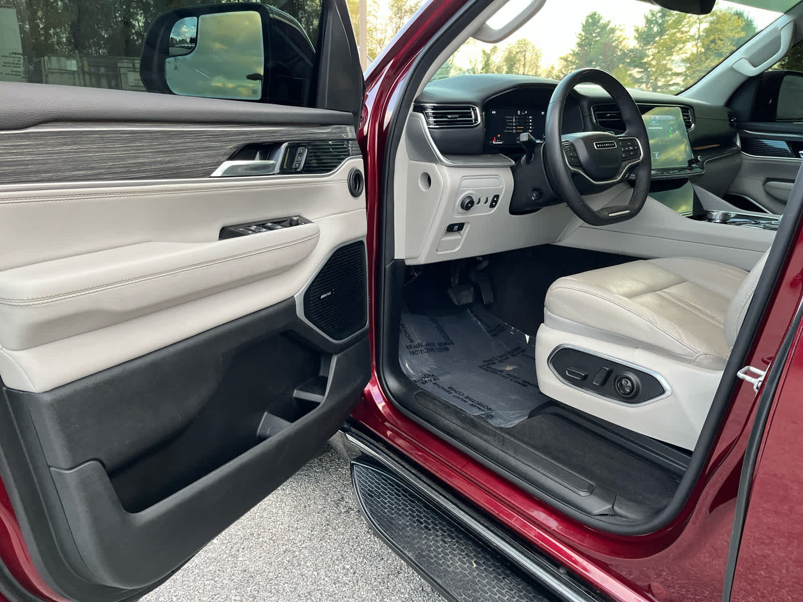 Used 2022 Jeep Wagoneer Series II AWD/4WD image 9