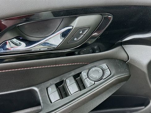 Used 2023 Chevrolet Traverse RS image 19