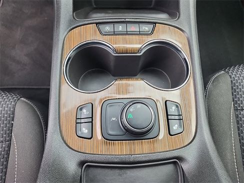 Certified 2023 GMC Acadia SLE w/ Driver Convenience Package image 32