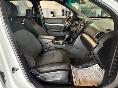 Used 2017 Ford Explorer XLT FWD image 12