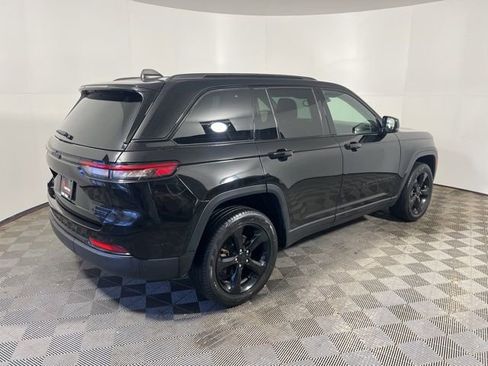 Certified 2023 Jeep Grand Cherokee Limited w/ Black Appearance Package image 9