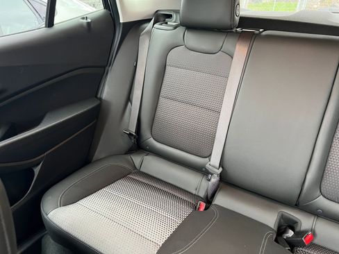 Used 2025 Chevrolet Trax LT image 39