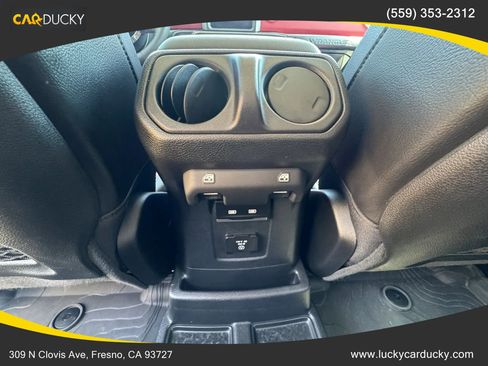 Used 2023 Jeep Wrangler Unlimited Rubicon 4xe AWD/4WD image 21