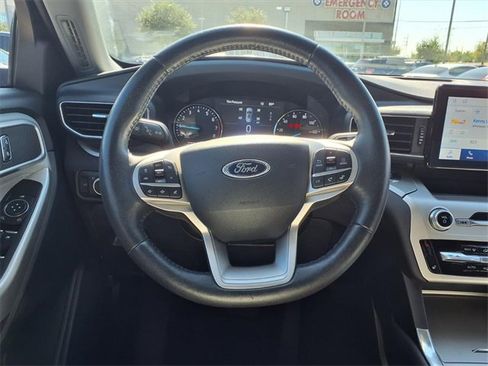Used 2022 Ford Explorer XLT w/ Equipment Group 202A image 12